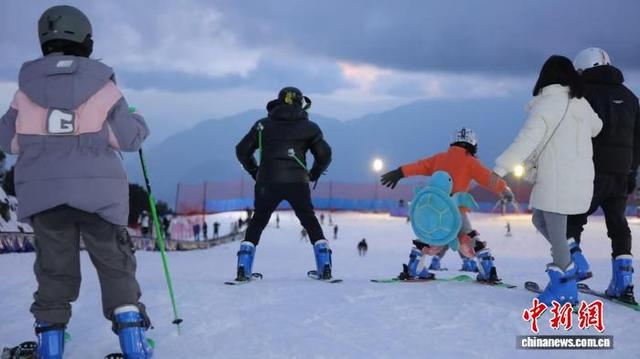 云南昆明：北纬26°罕见雪山打造雪域旅游新体验
