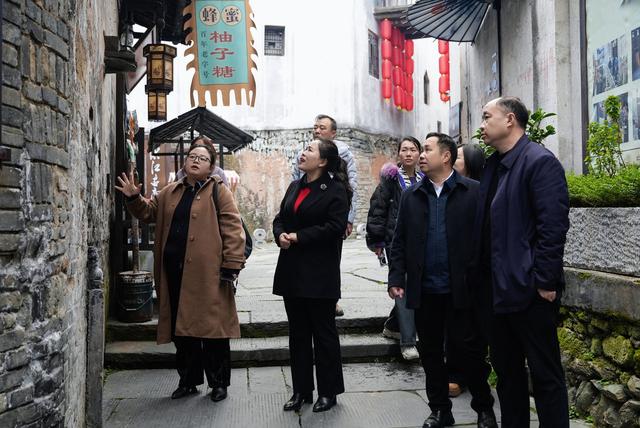 把家乡底蕴酿成人人向往的诗和远方——记“全省担当作为优秀干部”金建平