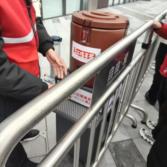 胖东来“三胖”今日试营业！现场排队数百米内部已限流，此前预计客流量达10万人，超市内部先睹为快→