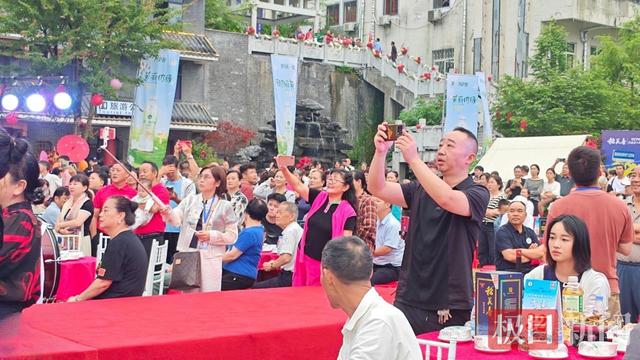 九宫山“云中湖千人宴”点燃避暑季热情