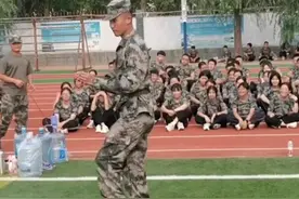 军训教官又上才艺了图片