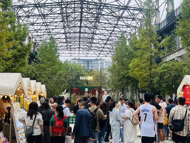“NEED！中车跳蚤市场”开市！假期首日客流量超1000人次