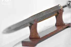 上海豫园展“守艺·非遗”：看龙泉宝剑、云锦龙袍与海派篆刻图片