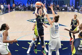 状元秀佩奇-布克斯首秀10分7板 飞翼不敌山猫图片