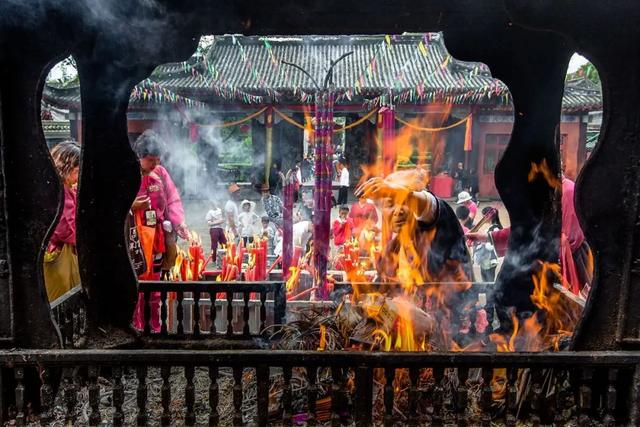 龙虎山为爱免门票啦！“以爱之名·白露为笺”甜蜜来袭，一起共享“祈缘仙灯夜”！