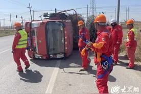E起正能量（41）｜危难相助！电力职工连救两起交通事故被困者图片