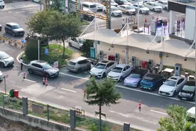 占位费每小时可达384元！新能源汽车充电桩咋成了“充电刺客”？图片