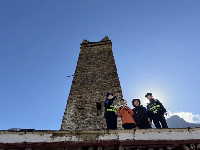 警眼看一线｜“温旅警务”绽放基卡依村，护梦世界“最佳旅游乡村”