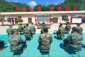 甘肃康县：聆听英雄故事 传承革命精神——抗美援朝老兵讲故事进军营图片