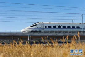国庆假期返程票今开抢：短途更难抢？如何增加候补购票成功率？图片