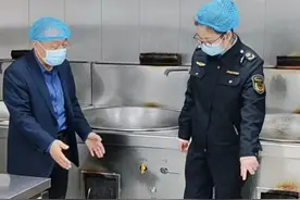 合阳县市场监督管理局开展 “食不相瞒 与家长共话食安” 校园直播活动图片