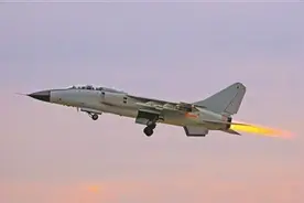 空军航空兵某旅组织跨昼夜飞行训练图片