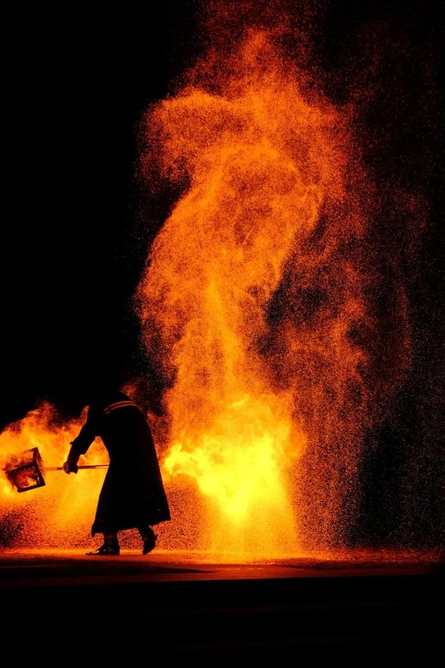 这个跨年点位科技感十足！2025最后一晚，来这里当主角