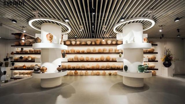 探索之旅 | 漫步天皇寺、探访砂陶坊!跟着大理“喜林苑”创始人林登游越西