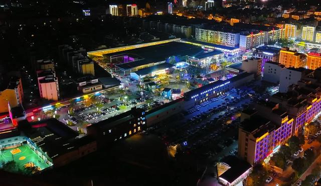 夜游花柯：在“最曲靖”的烟火气中感受经济新活力