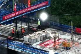 西十高铁山阳跨福银高速特大桥顺利合龙图片