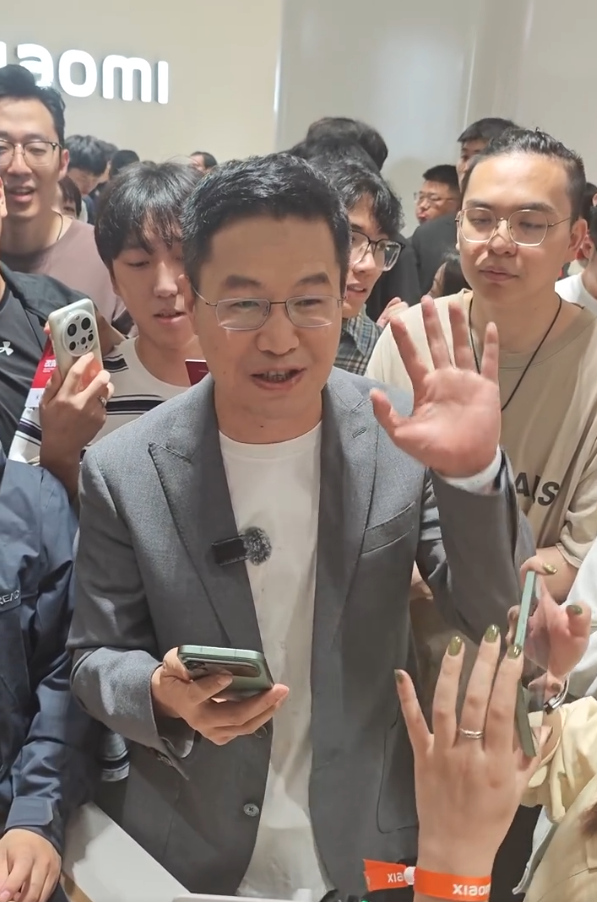 小米17系列开售5分钟刷新纪录