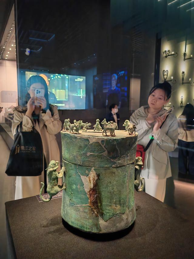 人文经济激活消费新动能|从一场热门巡展看文博进阶激活文化消费