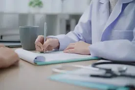 医保卡里的钱能给兄弟姐妹用吗？不慎断缴该咋办？医保最新变化，一文了解→图片
