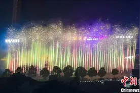 多地烟花爆竹“禁改限” “全球烟花第一镇”满城烟花提信心图片