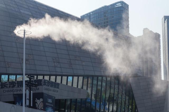 暑期热叠加文旅热，长沙滨江文化园科技赋能给游客送清凉