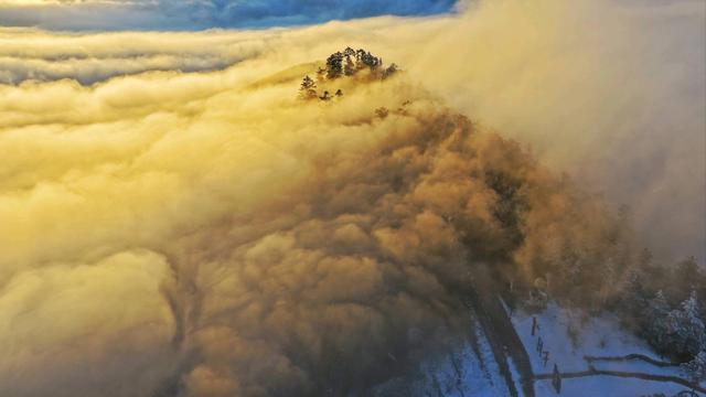 “机甲杜甫”漫步西岭雪山！2025成都市冬季文旅消费季暨第26届西岭雪山南国冰雪季启动