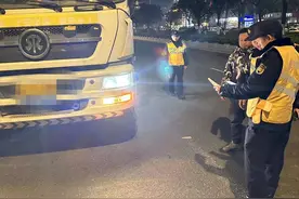 南京鼓楼区启动“春雷行动”专项整治渣土运输秩序图片