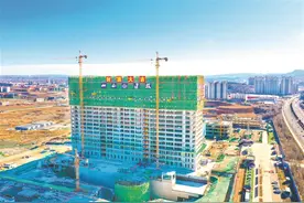 阳泉市中心医院建设项目住院楼主体工程封顶图片