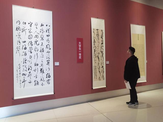 以书法致敬革命先烈，“气壮山河兴中华”全省师生纪念抗战胜利80周年书法篆刻主题展开幕