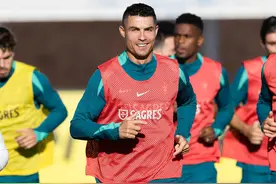 C罗达成生涯900球成就，为何德转网站却显示为894球?图片