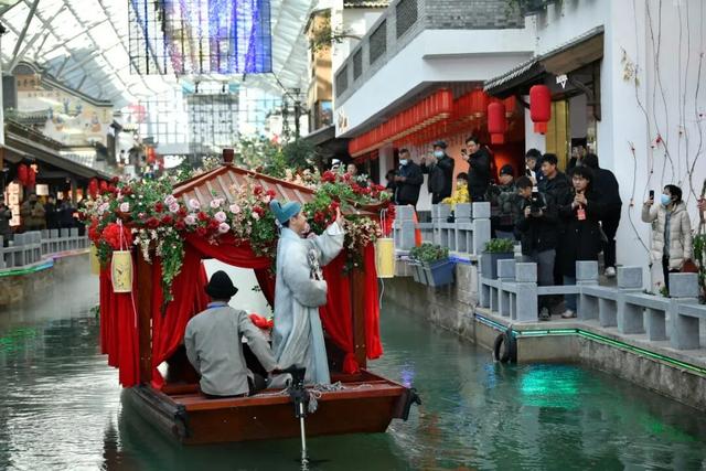 在银川坐乌篷船、看沉浸演艺！砂之船（银川）奥莱江南水街今日开街