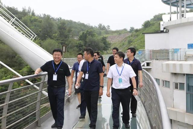 一条高速与一座山的诗意邂逅！济南、潍坊区县融媒采访活动走进淄博潭溪山