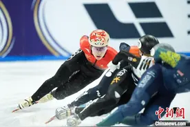 短道速滑世锦赛：中国队刘少昂男子1500米摘铜图片