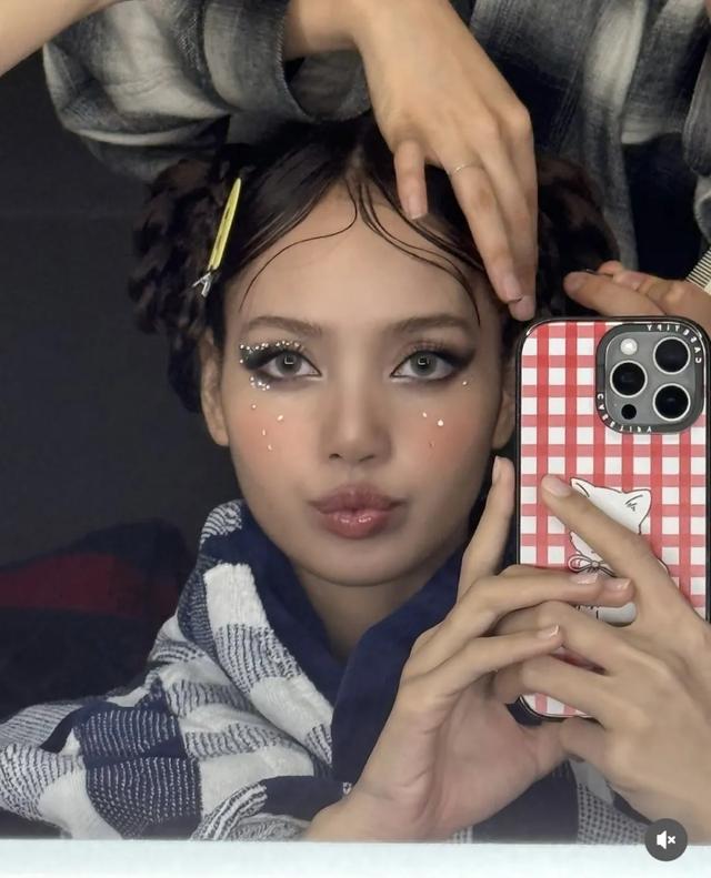 499天价手机壳，杨紫Lisa同款，一年狂卖36亿