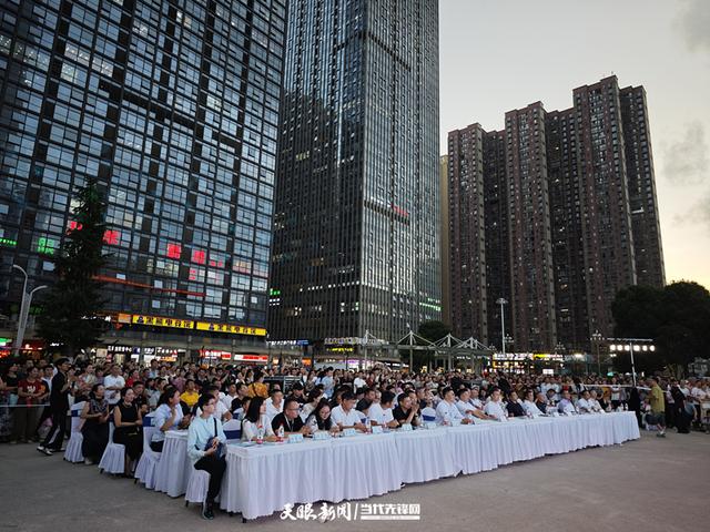 黔南清凉图鉴：福泉市长夜送山水请柬