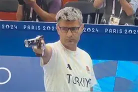 51岁大叔单手插兜就拿下奥运奖牌？一下火了！这松弛感...图片