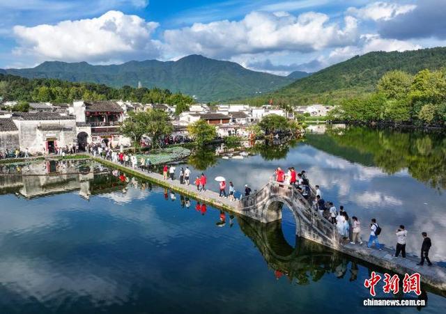 国庆长假游宏村 画里乡村徽韵浓