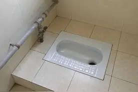 蹲厕所经常这个表现可能是癌！到了40岁一定要做这件事！图片