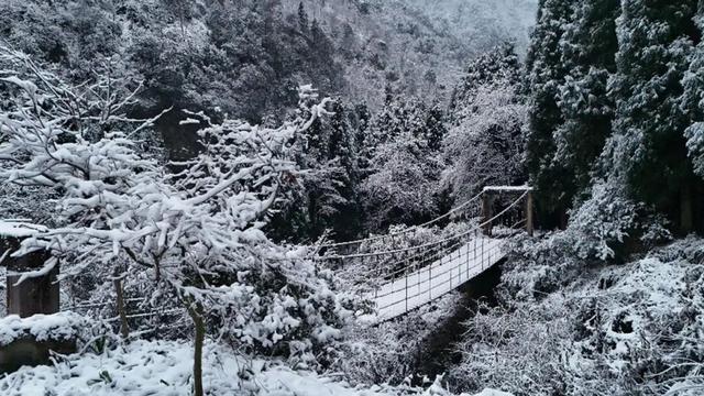 【超级福利】1小时直达成都“小瑞士”！冰雪徒步/雪地魔毯/音乐会/NPC巡游……