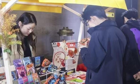 又到漫山红叶时 巫山邀全球游客来赏秋