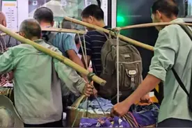 男子实拍重庆“背篓专线”，老人不知如何换乘地铁，工作人员细心引路图片
