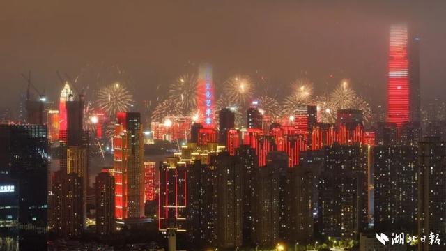 此刻，武汉人的朋友圈爆了 ！