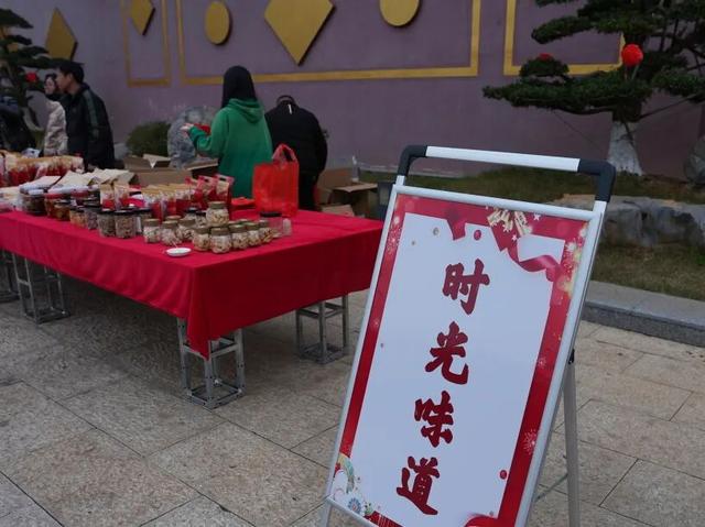 舞龙大会、民俗踩街、民俗展演、互动市集......安福县2026年喜迎新春文艺展演暨第四届民俗文化庙会预告来袭！