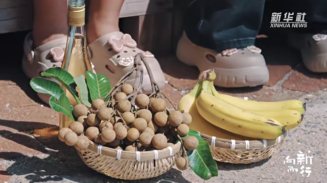 新华社携手董宇辉，走进广西的蔚蓝海岸……