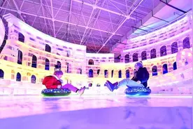 哈尔滨开启冰雪艺术馆图片