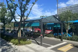 明年见！杭州街头420顶遮阳棚“使命”完成，正在陆续拆除图片