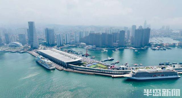 青岛邮轮母港迎复航以来首次“双邮轮同靠”