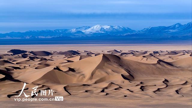 甘肃阿克塞：高原秋景入画来