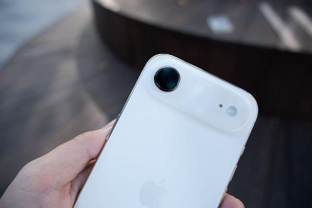 iPhone Air上手：苹果这次将手机做成了艺术品