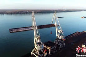 多瑙河畔中塞合奏“钢情曲”图片